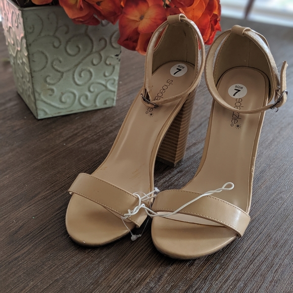 Heels - Picture 2 of 4